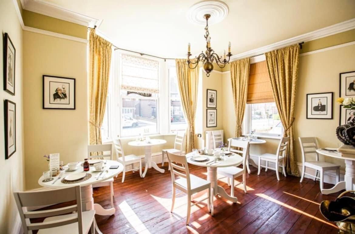 Abbotsleigh Of Whitby Bed and Breakfast Εξωτερικό φωτογραφία